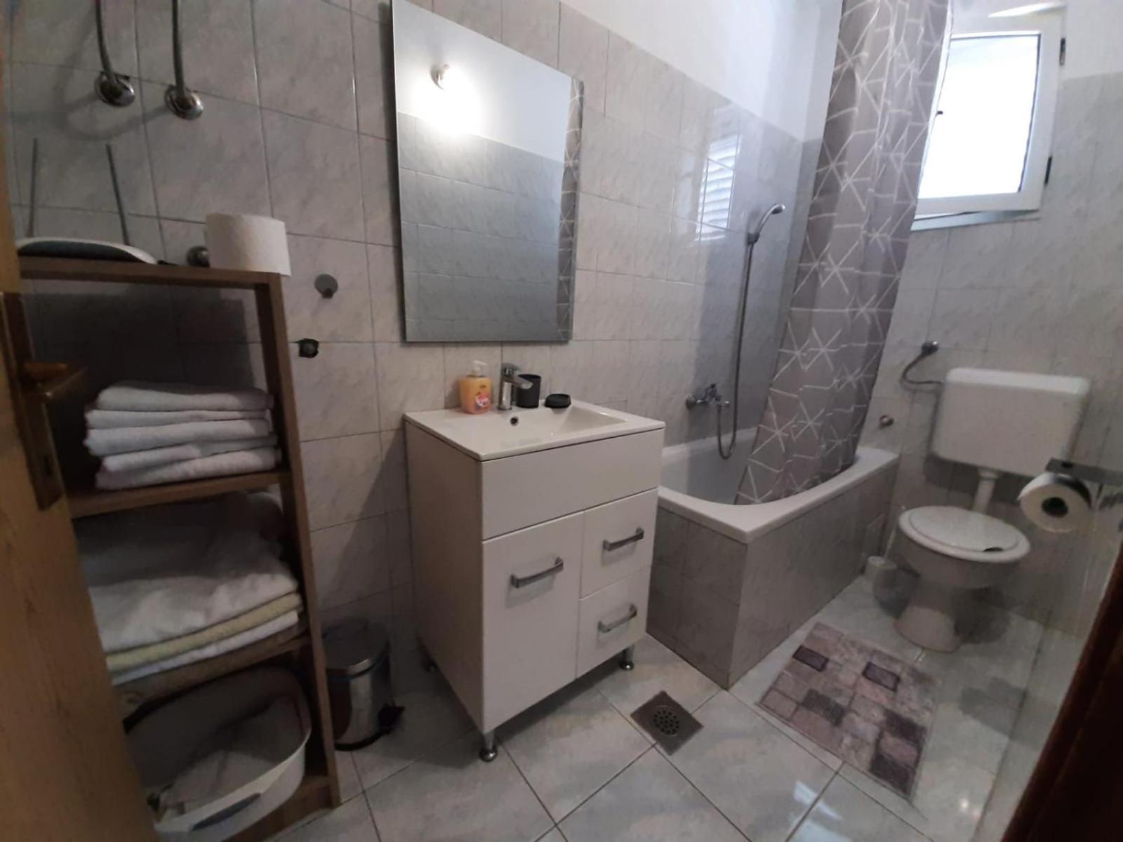 Apartman Jadranka Rogotin Luaran gambar